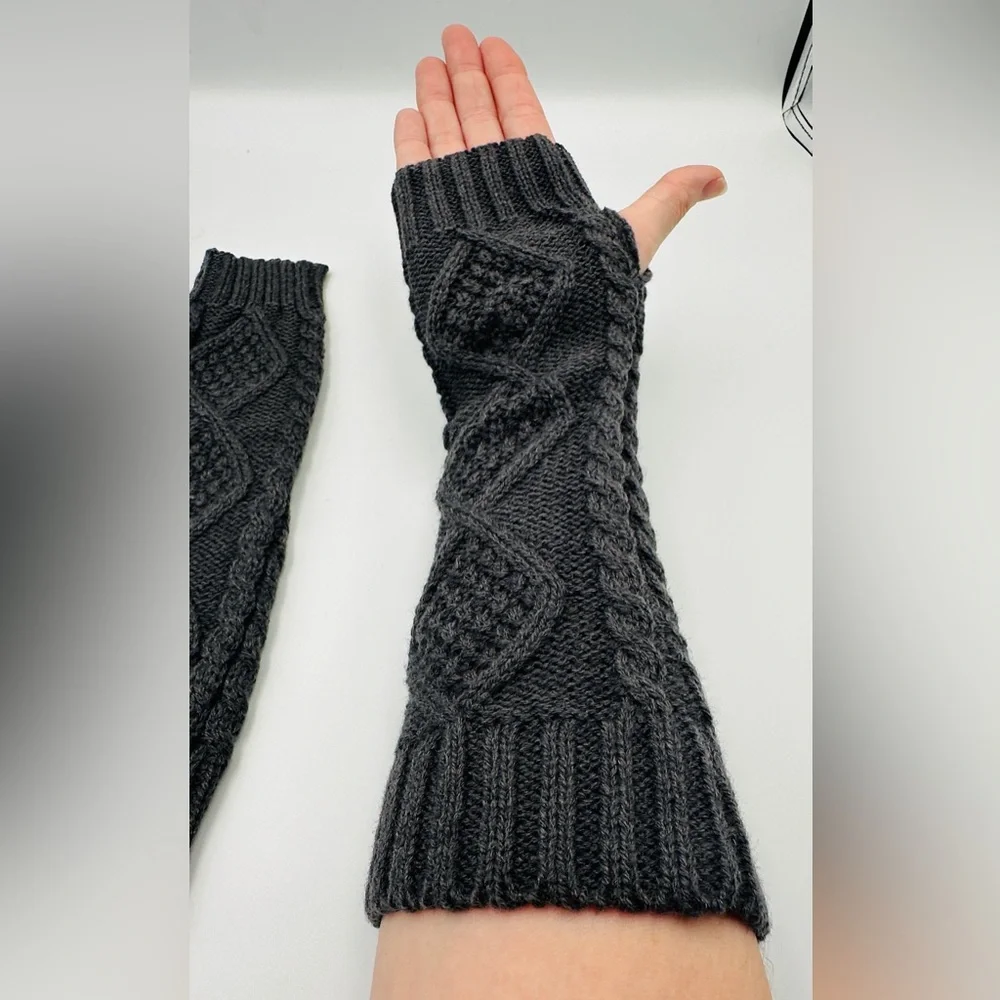 Women’s 2 Pairs Of Acrylic Knit Fingerless Gloves Arm Warmers Dark Gray & Brown